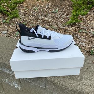 BRAND NEW NEVER WORN WHITE CURRY 7’s.